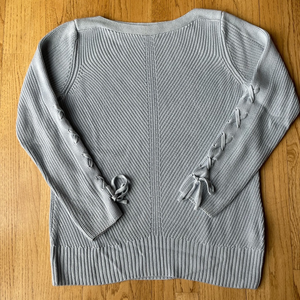 Ivanka Trump Sweater - size large